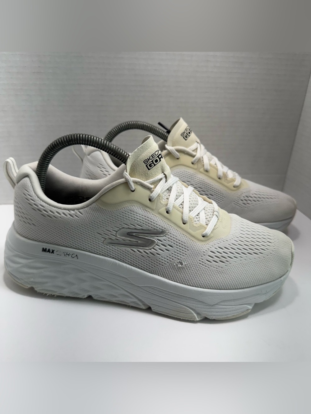 Skechers Women's GOrun Max Cushioning Elite Running Shoes, White, Size 9.5